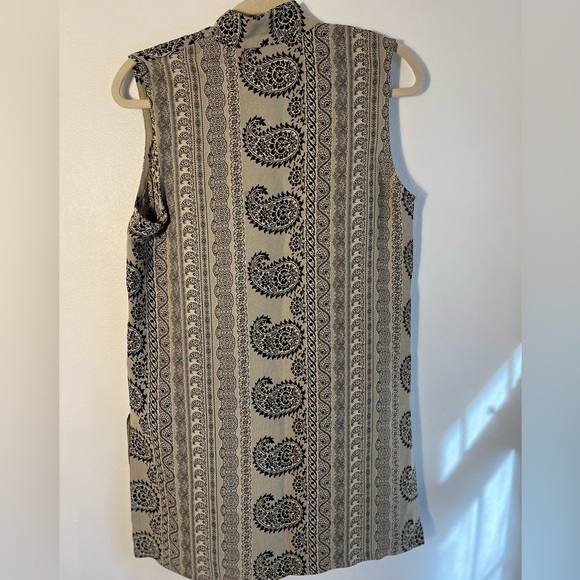 Max & Mabel short sleeve blouse with embellished closures - Picture 8 of 8